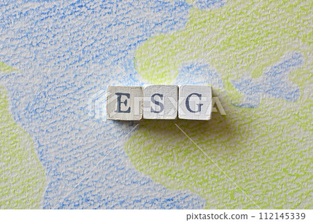 ESG 立方體呈現引人注目的圖像 ESG 立方體呈現引人注目的圖像 112145339