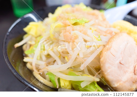 油膩質感的次郎拉麵 112145877