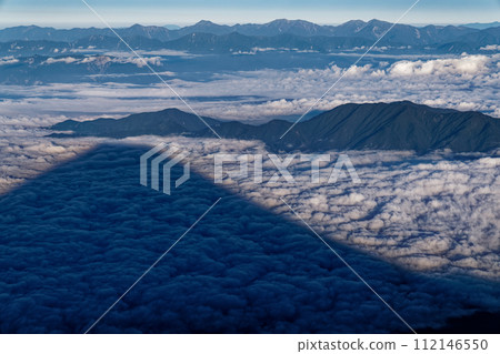 Shadow of Mt. Fuji reflected in the sea of clouds on the Asagiri Plateau and the mountain range of the Southern Alps 112146550
