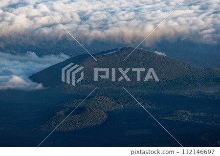 Mt. Omuro and the sea of clouds seen from the top of Mt. Fuji 112146697