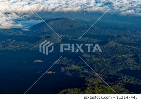 Mt. Omuro and the sea of clouds seen from the top of Mt. Fuji 112147445
