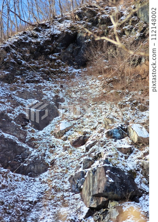 Snowy mountain surface 112148002