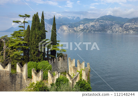 Malcesine castle on the shores of Lake Garda 112148244