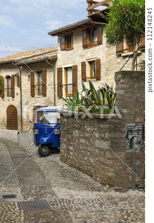 Old streets of Malcesine on the shores of Lake Garda 112148245