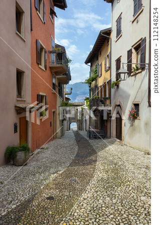 Old streets of Malcesine on the shores of Lake Garda Old streets of Malcesine on the shores of Lake Garda 112148254