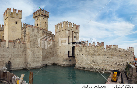 Fortress in Sirmione on Lake Garda 112148292