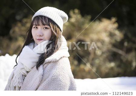 Young woman standing in winter clothes Young woman standing in winter clothes 112149023