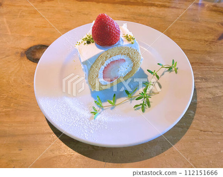 strawberry roll cake with strawberries 112151666