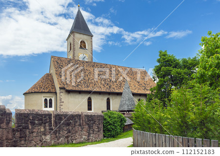 Italy, South Tyrol, Seis am Schlern 112152183