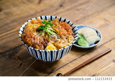 豬排丼和泡菜 豬排丼和泡菜 112153415