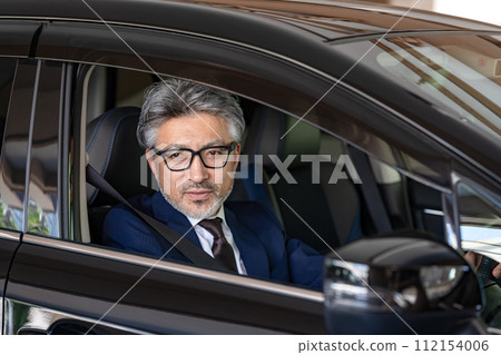 高級男性商務駕駛 112154006