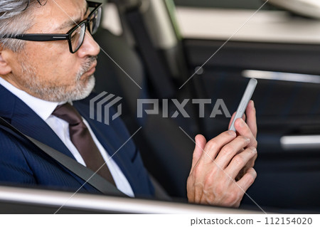 老人商務車智慧型手機 112154020