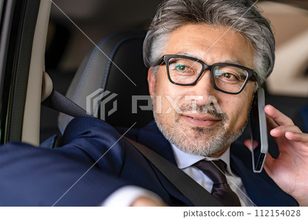 Senior man business car smartphone Senior man business car smartphone 112154028