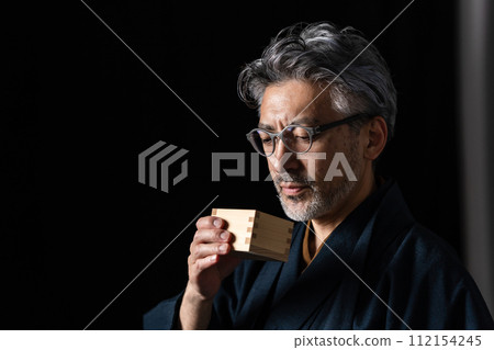 Senior man Kimono Alcohol Senior man Kimono Alcohol 112154245