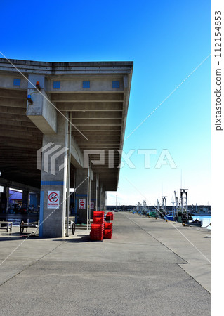 Scenery around the fish market at Oarai fishing port Scenery around the fish market at Oarai fishing port 112154853