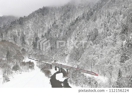 Akita Shinkansen in the snow 112156224