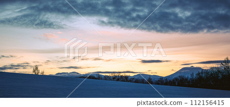 北海道美瑛山上的日出 北海道美瑛山上的日出 112156415