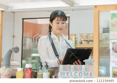 廚房車午餐女嘉賓 廚房車午餐女嘉賓 112156495