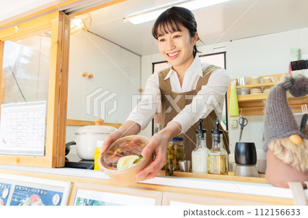 Kitchen car lunch Female guest 112156633