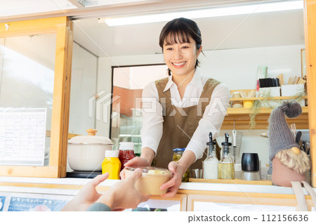 Kitchen car lunch Female guest 112156636
