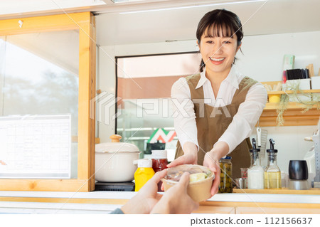 Kitchen car lunch Female guest 112156637