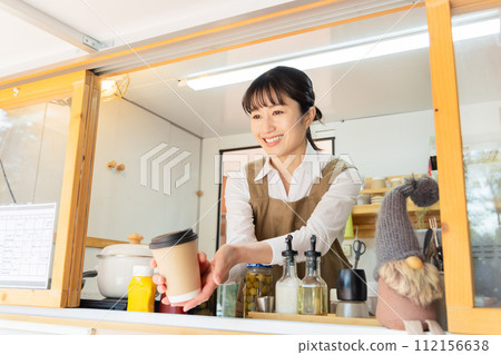 Kitchen car lunch Female guest 112156638