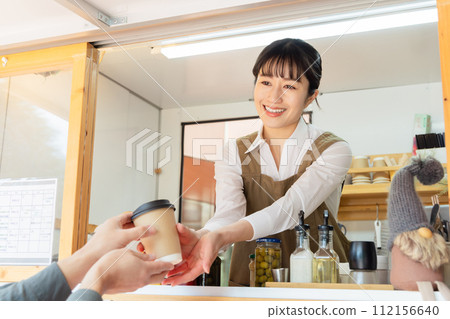 Kitchen car lunch Female guest 112156640