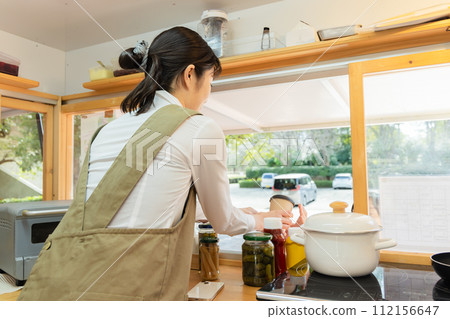 廚房車午餐女嘉賓 廚房車午餐女嘉賓 112156647