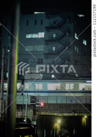 開往大久保/百人町某建築物的列車 開往大久保/百人町某建築物的列車 112157199