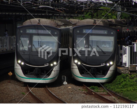 Tokyu 2020 series passing Tokyu 2020 series passing 112159117
