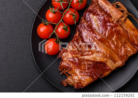 Delicious smoked or grilled ribs with olives, spices and herbs 112159281