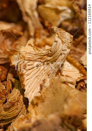 Dried sliced chanterelle mushrooms 112160914