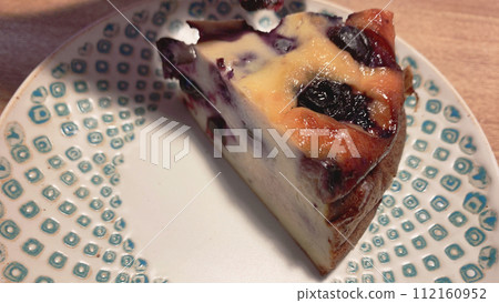 Yogurt cake with rum raisins 112160952