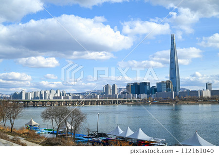 Jamsil townscape seen from Ttukseom Hangang Park [Seoul] 112161040