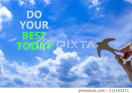 Do your best today symbol. Concept words Do your best today. Beautiful blue sky cloud background. Voter hand with wooden bird. Business motivational do your best today concept. Copy space. 112163271