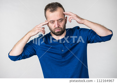 Confused man thinking 112164967