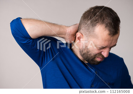 Man having neck ache 112165008