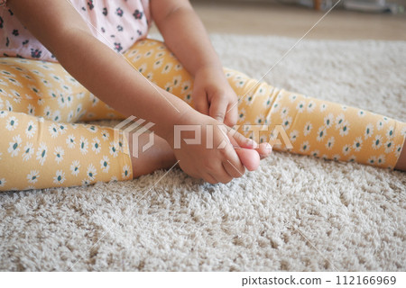 child girl suffering pain on feet  112166969