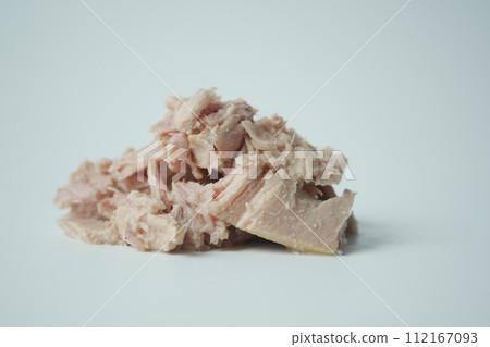 canned tuna on white background canned tuna on white background 112167093
