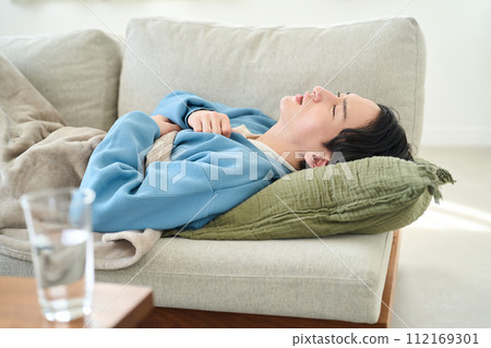 A man who falls asleep due to poor physical condition 112169301