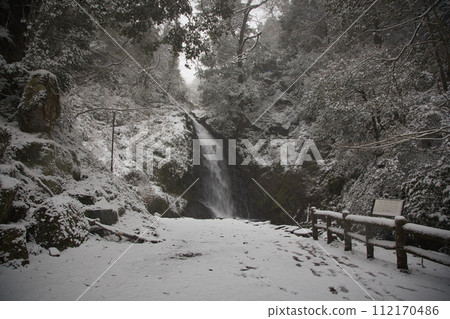 Asakura Ichijo Falls covered in snow Asakura Ichijo Falls covered in snow 112170486