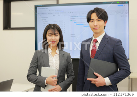 Consultant man and woman holding a device_2 Consultant man and woman holding a device_2 112171369