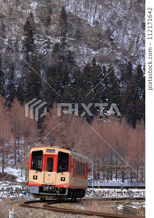 Nagara River Railway Nagara 600 in winter 112171642