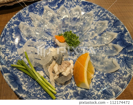 Fugu sashimi up 112174472