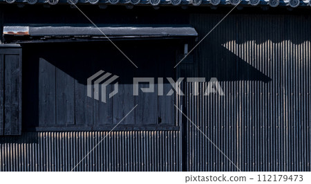 Black wall house 112179473