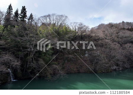 Scenery reflected in the dam lake - Scenic spot - Kumeji Gorge (Nagano City) 112180584