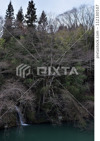 Scenery reflected in the dam lake - Scenic spot - Kumeji Gorge (Nagano City) 112180587