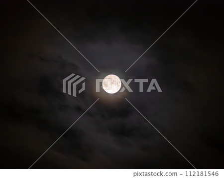 Supermoon and clouds photographed in Asahikawa, Hokkaido on August 30, 2023 112181546