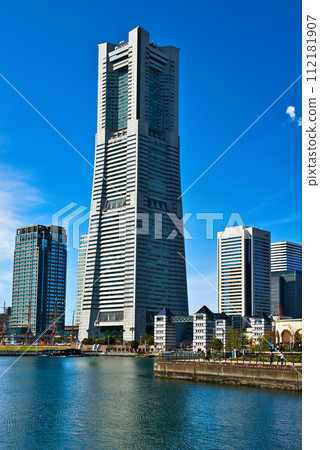 從橫濱港未來運河公園欣賞地標塔摩天大樓景觀 從橫濱港未來運河公園欣賞地標塔摩天大樓景觀 112181907