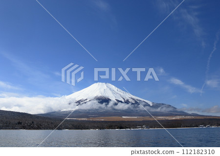 Mt. Fuji in winter seen from Lake Yamanaka Mt. Fuji in winter seen from Lake Yamanaka 112182310